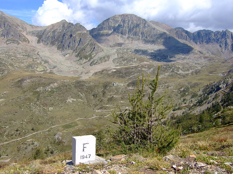 ciaobici 800px French Italian border in the Maritime Alps wikipedia