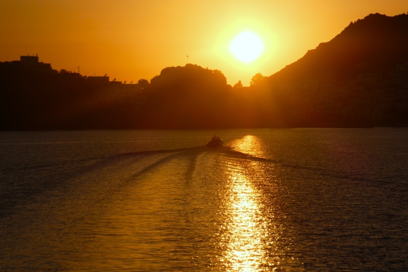 2025 tramonto allarrivo con traghetto