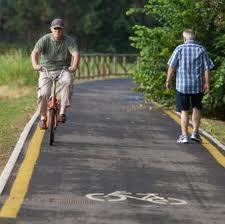 Modena. Passante e ciclista