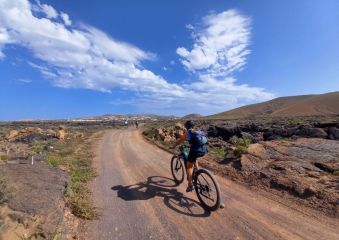 Cicloviaggio alle Canarie. Vulcani, oasi e paesaggio soddisfano la voglia di avventura