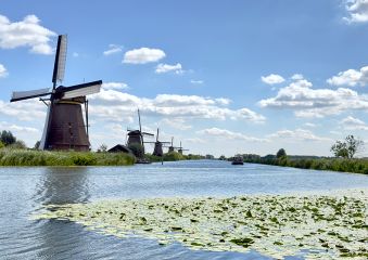 Olanda in bicicletta. A filo d’acqua tra mulini, brughiere e canali. Viaggio lento, incontri ravvicinati dalle due ruote.