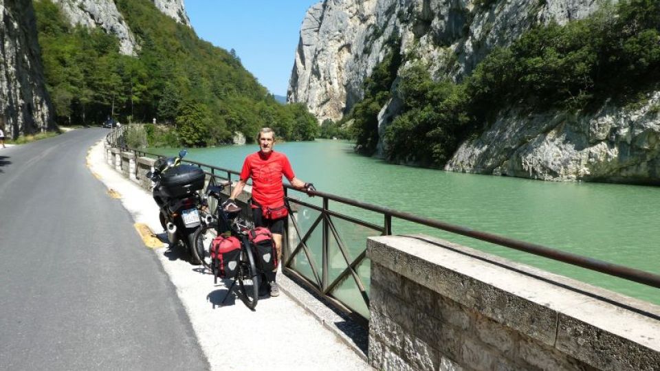 In bicicletta nelle Marche, monti, colline e mare in un unico colpo d’occhio